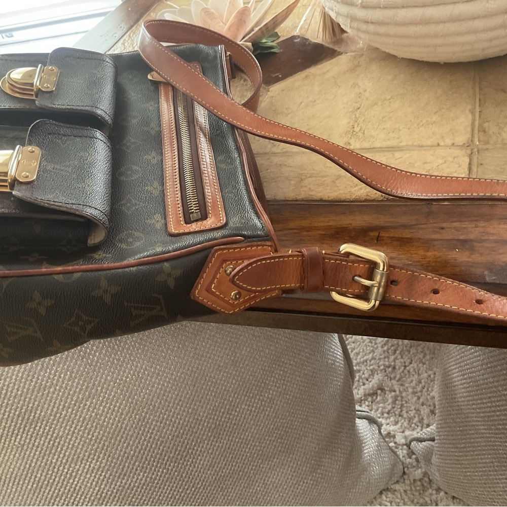 Louis Vuitton Hudson GM - Picture 3 of 15